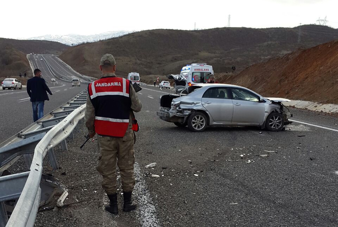 Mıcırlı yol kazaya neden oldu: 4 yaralı Mıcırlı yol kazaya neden oldu: 4 yaralı